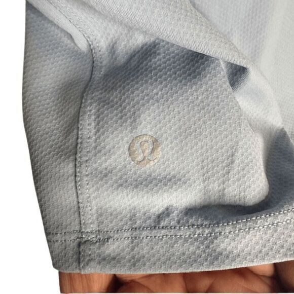 Lululemon Men's Short Sleeve Crew Neck Textured Athletic Tee Ash Gray Large - Picture 5 of 6